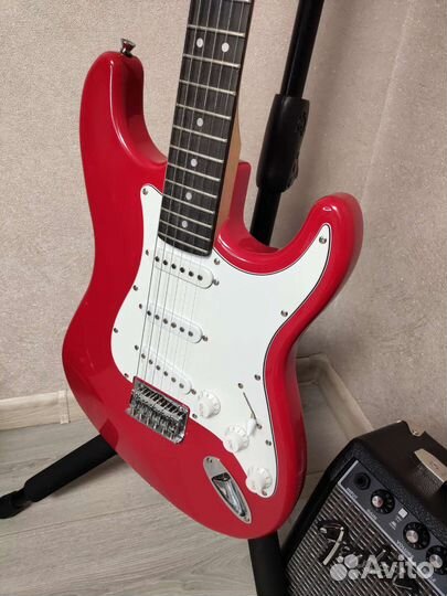 Электрогитара Fender Squier Stratocaster + Комбик