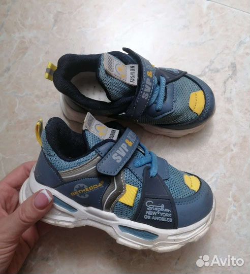 Кроссовки детские 26 р