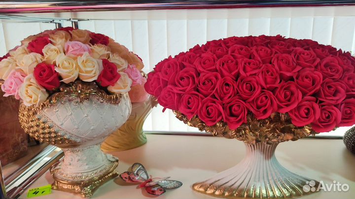 Ваза с мыльными розами