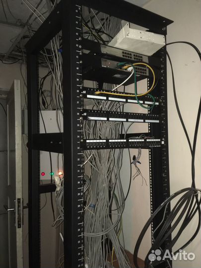 Телекоммуникационная стойка