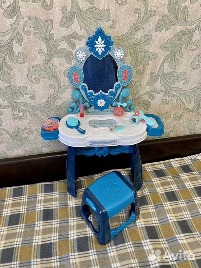 Косметический стол