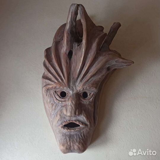 Деревянная маска. Можжевельник. Интерьер