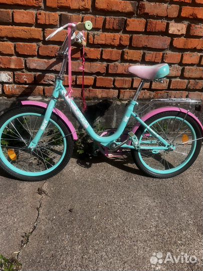 Детский велосипед и санки