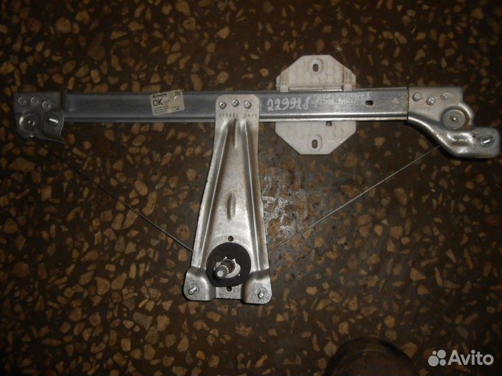 Стеклоподъемник механический задний правый