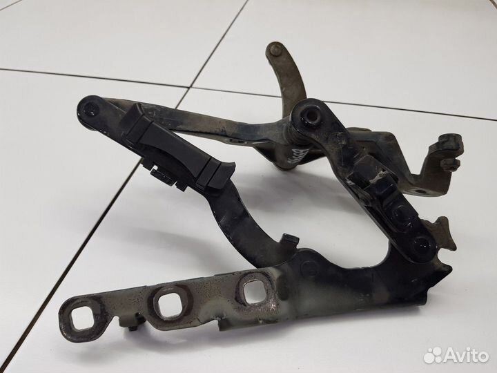 Петля капота левая (Mercedes-Benz S-class)