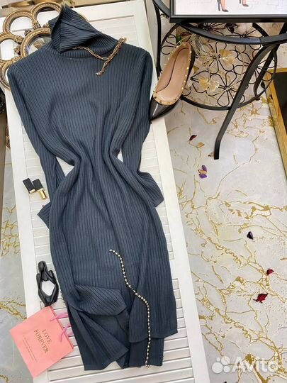 Платье с горлом