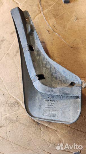 Брызговик задний правый Ford Kuga 08-12г