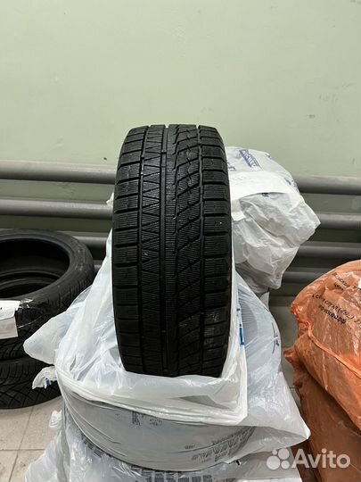Bridgestone WinterForce 245/45 R19 и 275/40 R19 105V