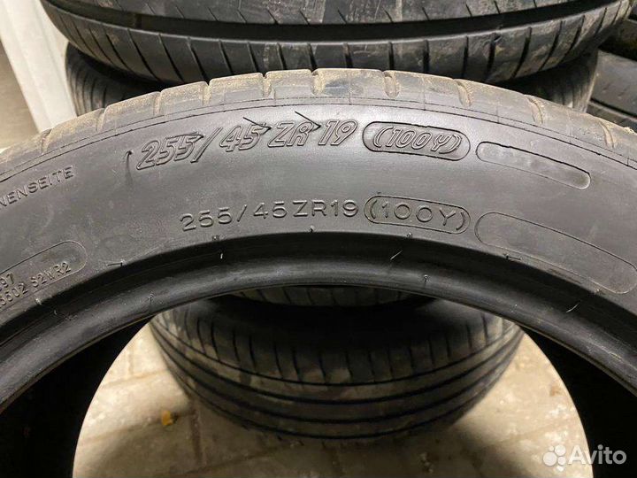 Michelin Pilot Super Sport 255/45 R19