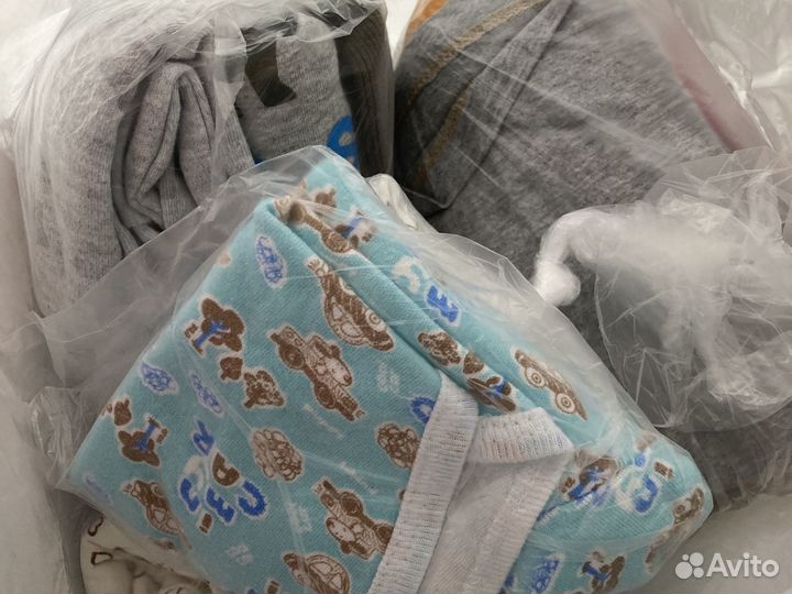 Пакет с детскими вещами 63-92