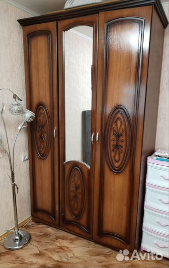 Шкаф распашной для одежды бу