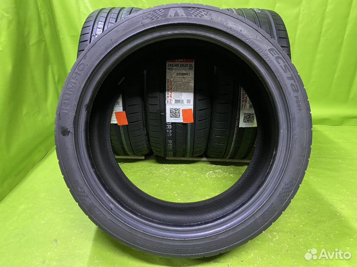 Kumho Ecsta PS91 245/40 R20 и 275/35 R20 102Y