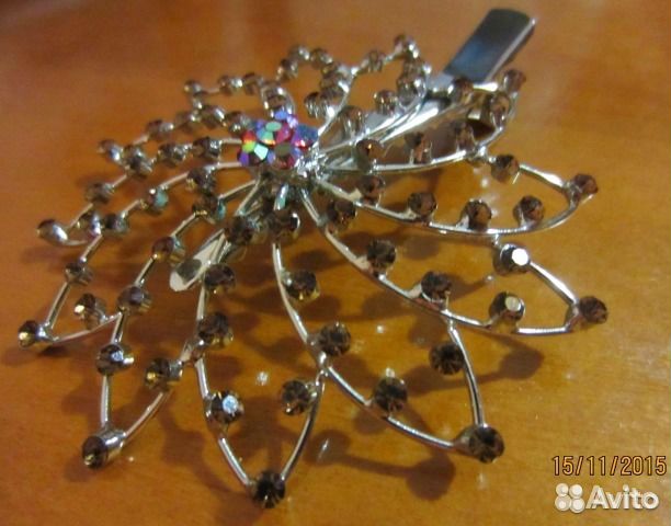 Заколка крупная со стразами