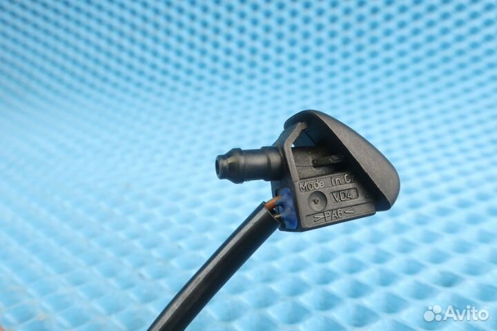 Форсунка омывателя лобового стекла Skoda Fabia 2