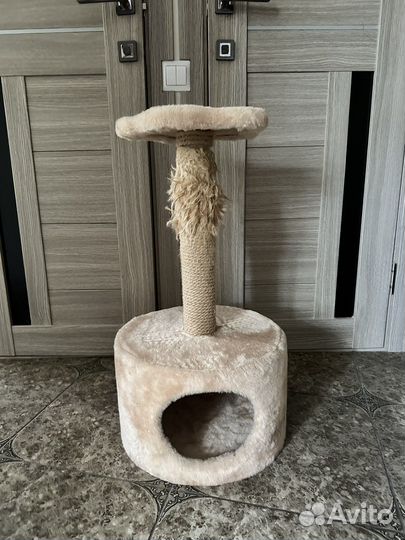 Домик для кошки с когтеточкой бу