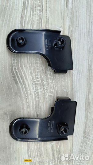 Кронштейн крепления переднего бампера правый Chery