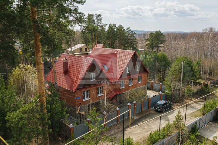 Коттедж 486,2 м² на участке 12 сот.