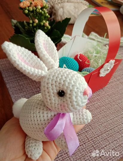 Пасхальный кролик с корзиночкой