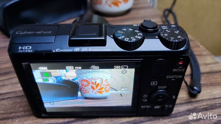 Компактный фотоаппарат