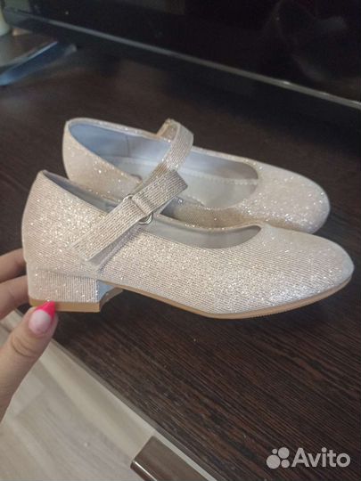 Туфли для девочки праздничные