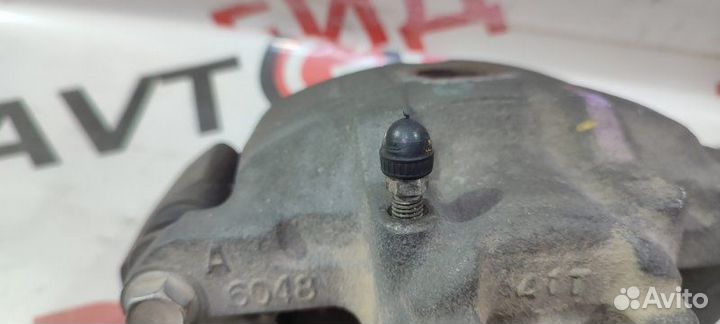 Суппорт тормозной передний левый Mitsubishi