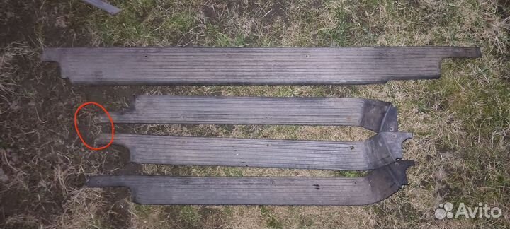 Пластиковые накладки на пороги