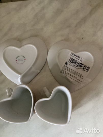 Кофейные чашки с блюдцами