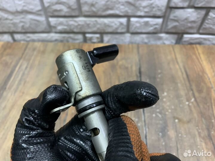 VW Passat B7 Клапан электромагн. изменения фаз грм