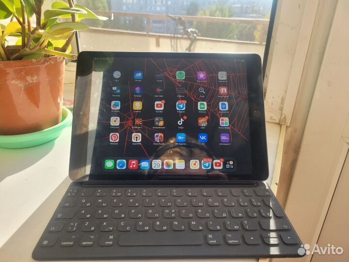 iPad 7 2019 128gb с Smart Keybord