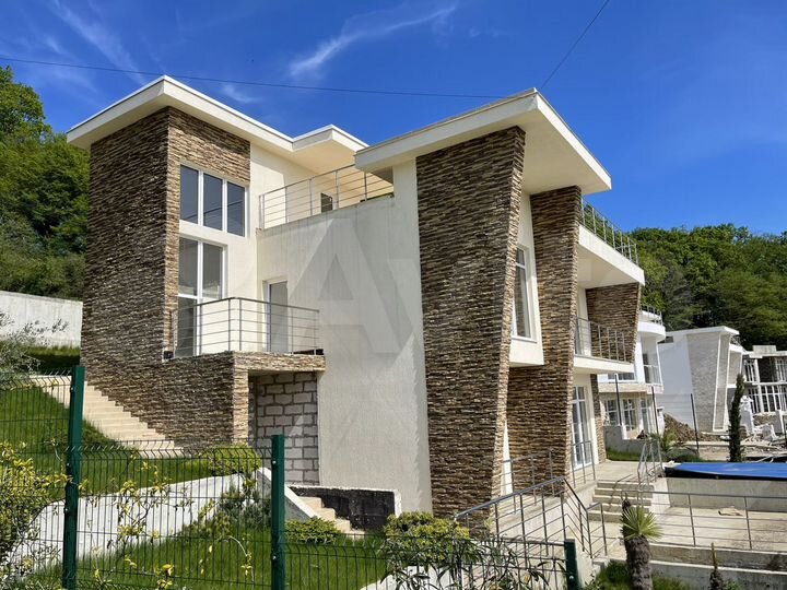 Дом 305 м² на участке 6 сот.