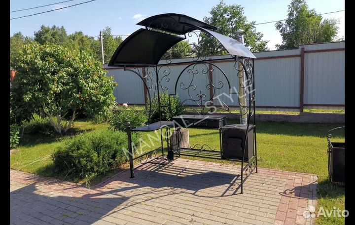 Мангал с крышей