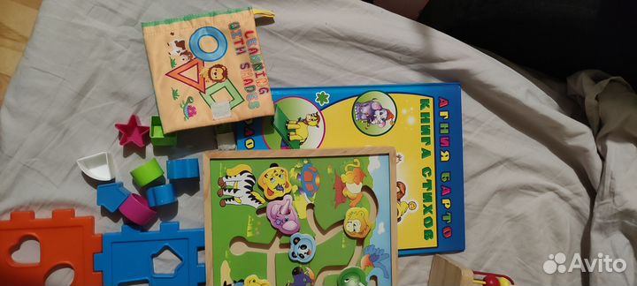 Развивающие игрушки для малышей пакетом