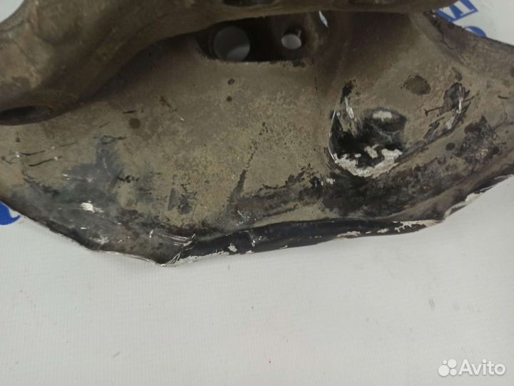 Поворотный кулак передний правый Mercedes C-class