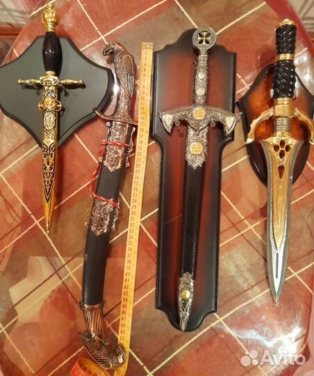 Коллекция стилизованного под старину оружия