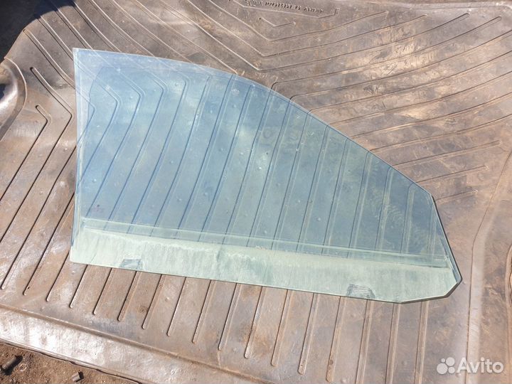 Стекло левое переднее заднее Octavia A4 Tour лифтб