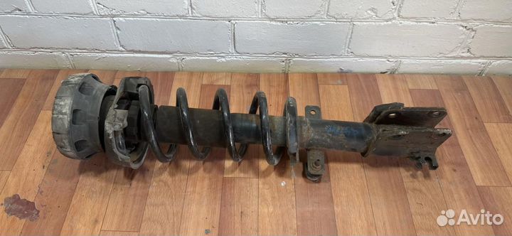 Стойка амортизатора передняя Nissan Primastar