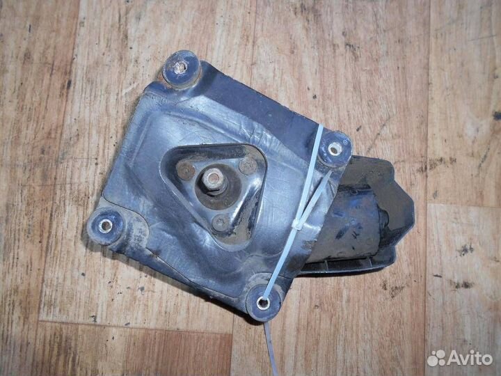 Моторчик стеклоочистителя передний Mitsubishi Car