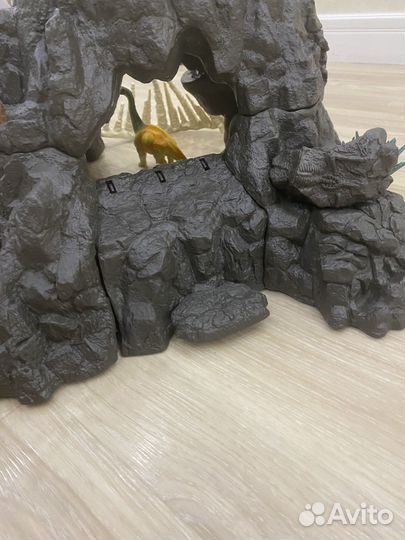 Schleich Гигантский вулкан и Ти-рекс