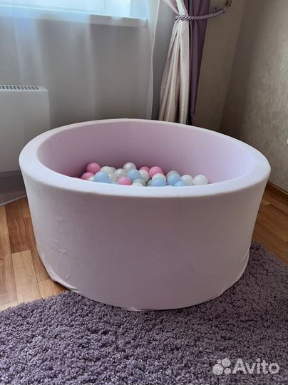 Сухой бассейн с шариками