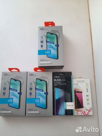 Защитные стекла для смартфонов InterStep 2.5d и 3D