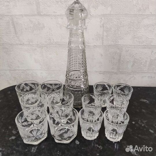 Графин с рюмками