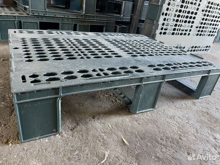 Поддоны (палеты )пластиковые 60-80 см