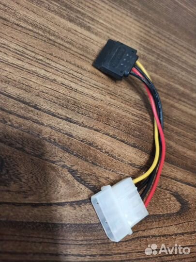 Кабель molex-sata