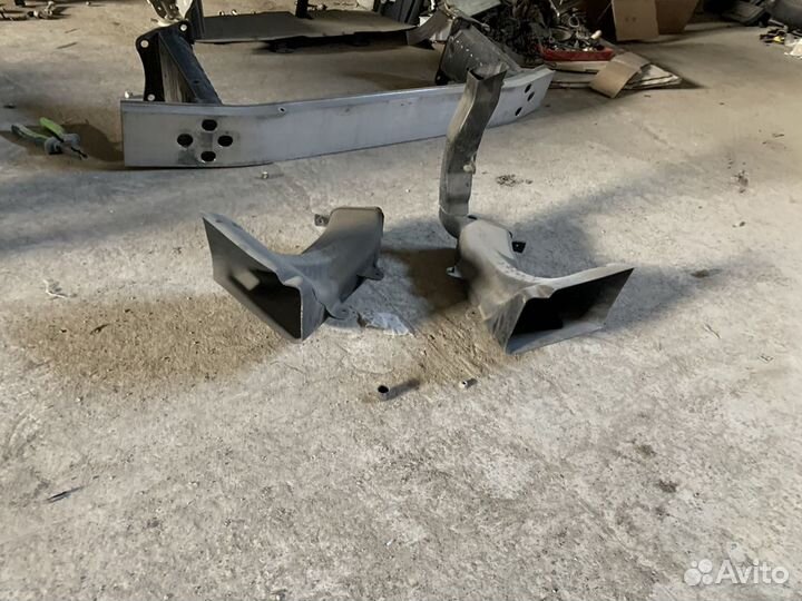 Воздухозаборник нижний Toyota Crown athlete GRS 18