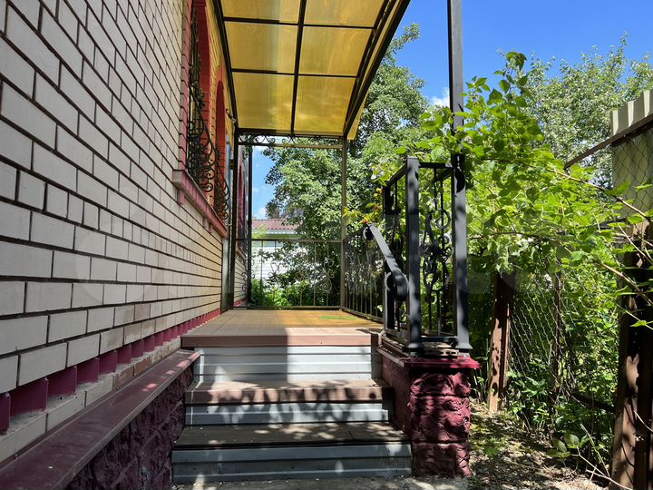 Дом 181 м² на участке 6,9 сот.