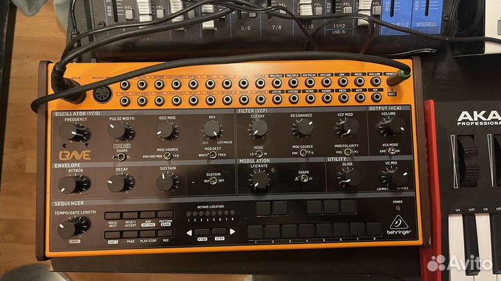 Behringer crave Аналоговый синтезатор
