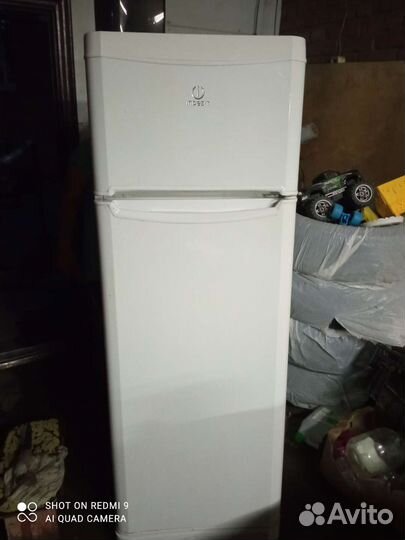 Холодильник indesit