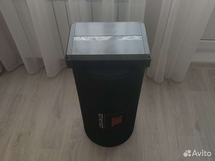 Сабвуфер и усилитель в автомобиль