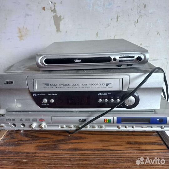 Видеомагнитофон с двд
