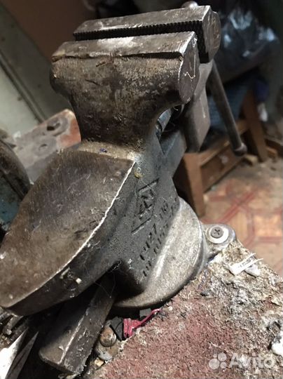 Тиски слесарные поворотные СССР